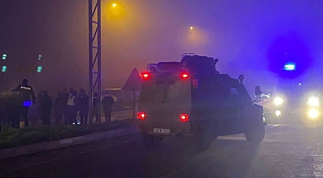 Diyarbakır'da çevik kuvvet servisine bombalı saldırı