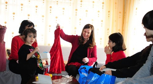 Balçova’da Çalkaya Ailesi’nin yılbaşı klasiği bozulmadı