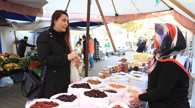 Genç vekil adayı Alçay pazar alış-verişine çıktı