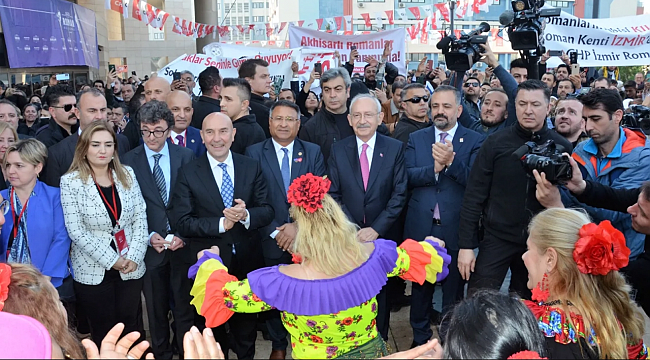 Kılıçdaroğlu İzmir&#039;de Roman yurttaşlarla buluştu