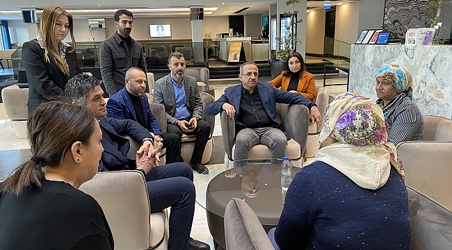 AK Parti İzmir İl Başkanı Kerem Ali Sürekli;  “Kentsel dönüşüm yerine kendi çevrelerinde dönüyorlar”