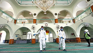 Bayraklı'da camiler dezenfekte ediliyor