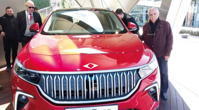 Togg’un sergilendiği alana ziyaretçi akını