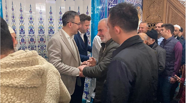 Bakan Kasapoğlu bayram namazını İzmirliler ile birlikte kıldı