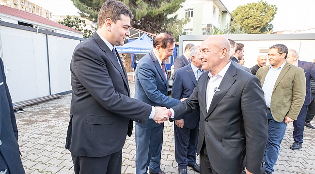 Başkan Soyer, bayramı Osmaniye'de depremzedelerle bir arada geçiriyor