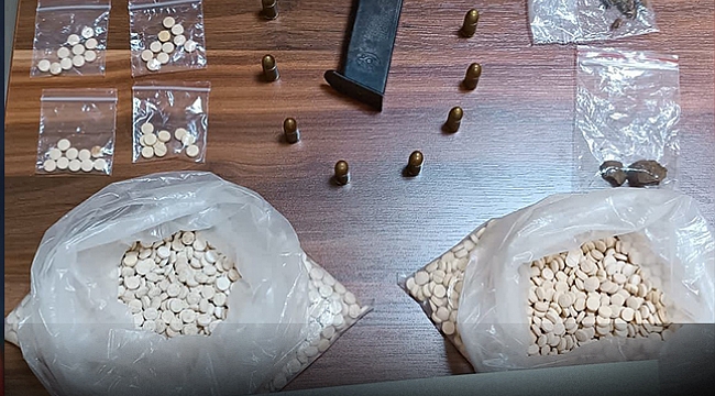 İzmir polisinden uyuşturucu tacirlerine suçüstü