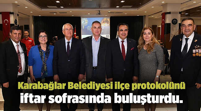 Karabağlar Belediyesi ilçe protokolünü iftar sofrasında buluşturdu.