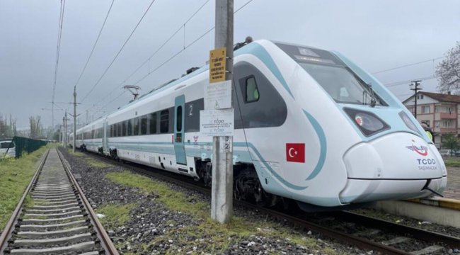 Milli elektrikli tren TCDD’ye teslim edildi