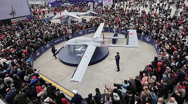 TEKNOFEST'te ilk kez sergilenen Bayraktar TB3'e yoğun ilgi
