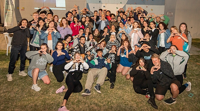 Başkan Soyer çadır kampta gençleri ziyaret etti