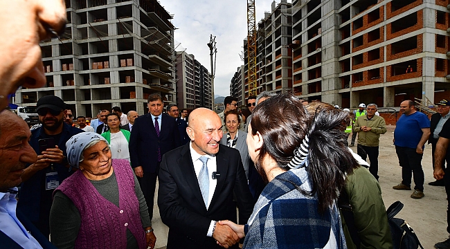 Başkan Soyer Örnekköy’deki hak sahipleriyle buluştu