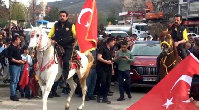 Bayburt’ta Togg’a cirit atıyla karşılama
