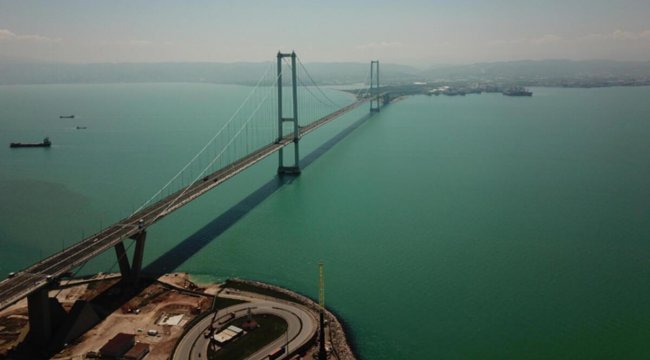 İzmit Körfezi turkuaz renge büründü