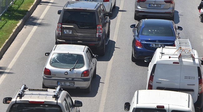 Tatilci akını başladı, saatte 1000 araç giriyor!