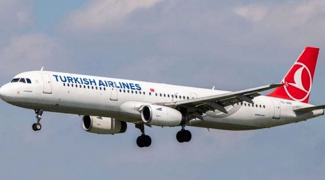 Dumanlar yükselen THY uçağı acil iniş yaptı