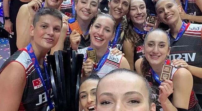 Hande Baladın o şarkıyla arkadaşlarını coşturdu