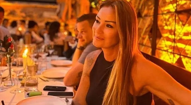 Pınar Altuğ, eşi ve arkadaşlarıyla tekne tatilinde