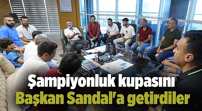Şampiyonluk kupasını Başkan Sandal’a getirdiler