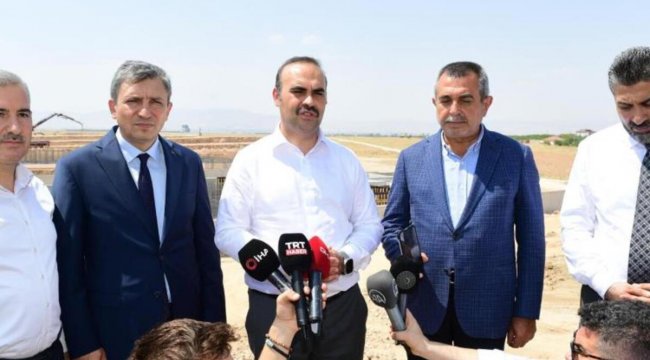 Bakan Kacır 1.4 milyar liralık sanayi sitesi inşaatını inceledi