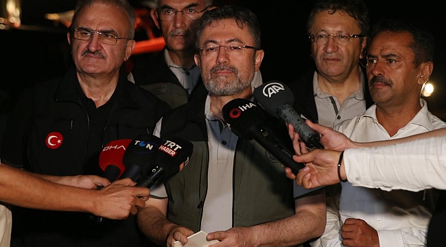 Bakan Yumaklı: Yangına 7 uçak ve 22 helikopter ile havadan müdahalemiz sürüyor