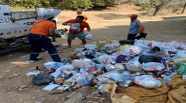 Belediye ekipleri yüzlerce torba çöp topladı