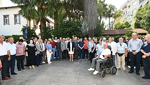 Merhum Akyarlı İzmir Kent Konseyi Parkı’nda anıldı