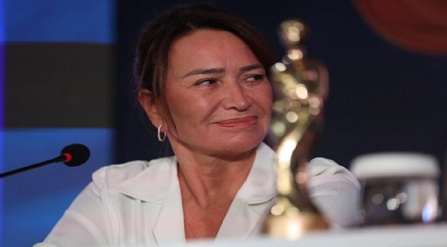 Demet Akbağ&#039;dan Altın Portakal&#039;a tepki: İstifa etti!