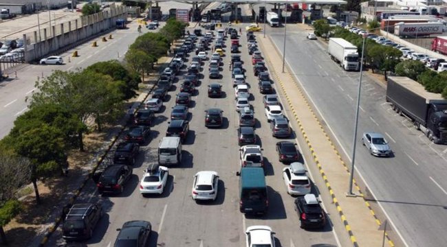 Sınır kapılarında yolcu giriş ve çıkışlarında son 5 yılın rekoru