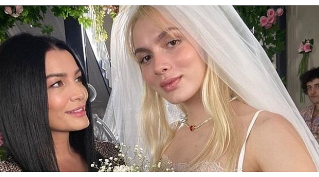 Aleyna Tilki'nin annesi Havva Öztel başını örtüp poz verdi! "Kandil olsaydı..."