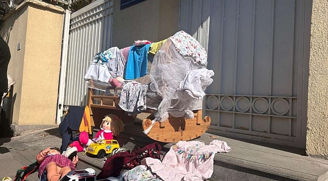 Başkentte vatandaşlardan İsrail’e oyuncaklı mesaj