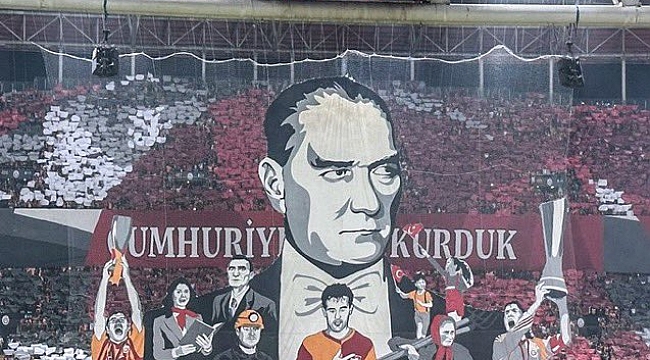 Galatasaray tribünlerinden Cumhuriyet'in 100. yılına özel koreografi!