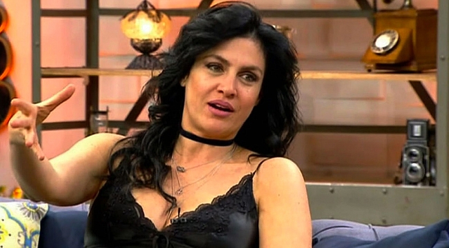 Hülya Avşar bikinili pozunu paylaştı! Tuğba Ekinci müstehcen bulunan paylaşımlarını o pozla bir tuttu