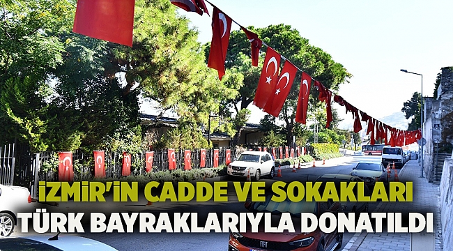 İzmir'in cadde ve sokakları Türk bayraklarıyla donatıldı