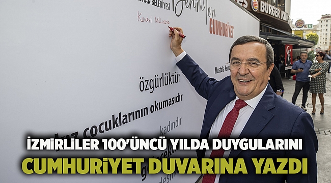 İzmirliler 100'üncü yılda duygularını Cumhuriyet Duvarına yazdı