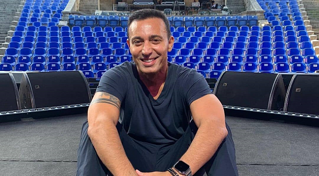 Mustafa Sandal'dan Cadılar Bayramı tepkisi: Başka paralel evren ve gerçeklik yaşıyorsunuz