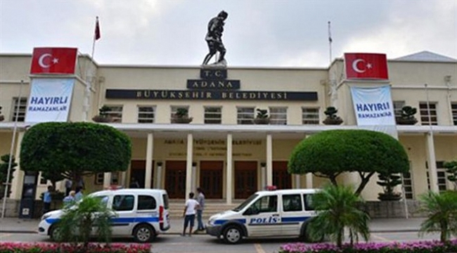 Büyükşehir Belediyesi&#039;ne operasyon: 10 gözaltı