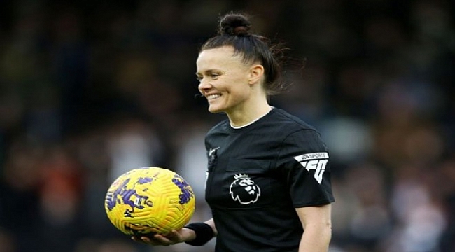 Premier Lig&#039;in ilk kadın hakemi olarak tarihe geçti