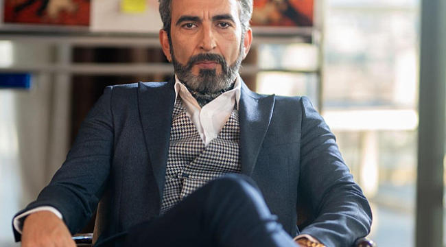 Setten aşk çıktı, ünlü oyuncu Fırat Tanış, gönlünü yönetmene kaptırdı