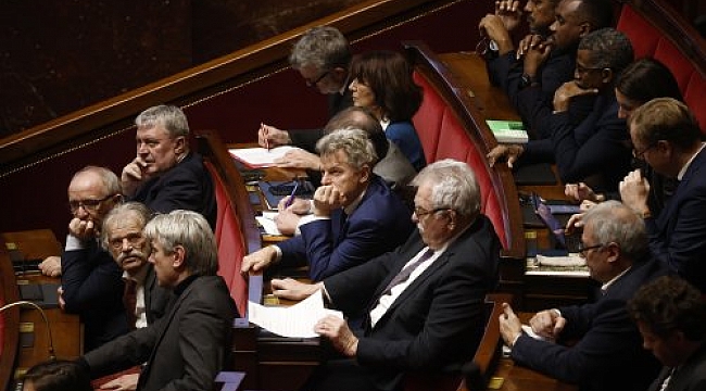 Tartışmalı göç yasası kabul edildi