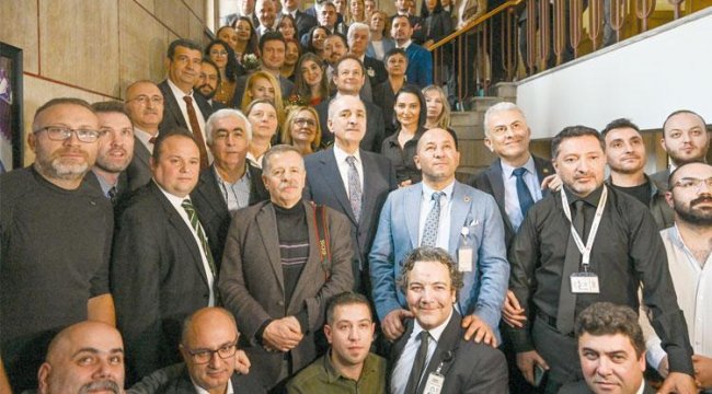 Muhabirlere 10 Ocak çiçeği