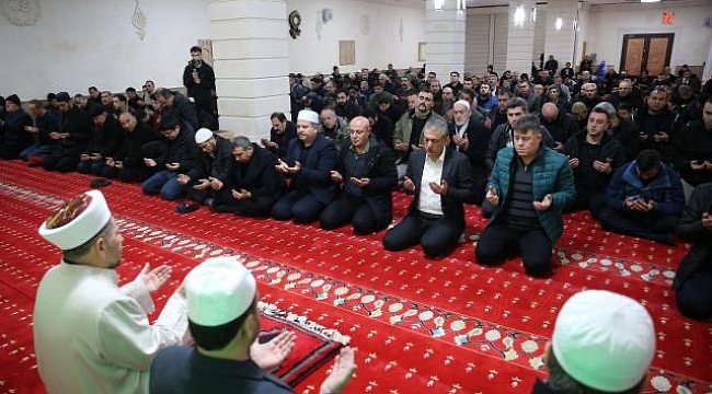 Şehitlerimiz için sabah namazında dua edildi