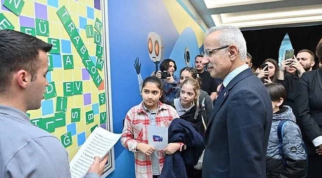 Bakan Uraloğlu&#039;ndan ailelere çağrı: Çocuklarınızı internette yalnız bırakmayın...