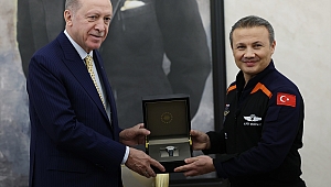 Cumhurbaşkanı Erdoğan, Alper Gezeravcı ile bir araya geldi.