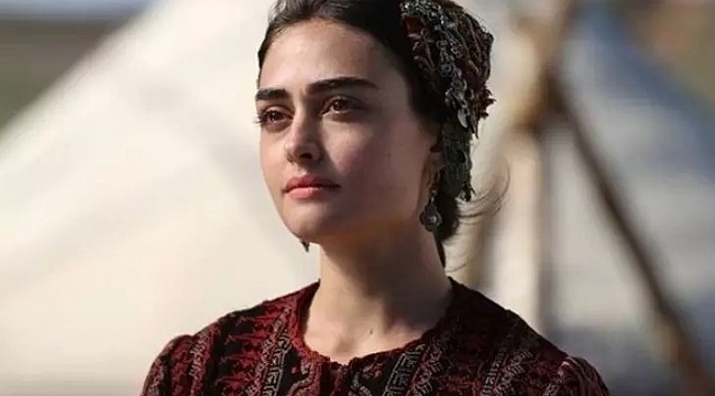 Siyah takımıyla beğeni topladı!