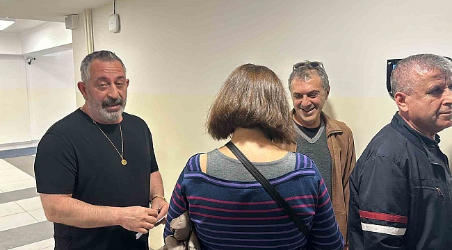 Cem Yılmaz oyunu kullandı, muhabire verdiği cevap güldürdü :“Sizin esprilerinizi kim yazıyor”