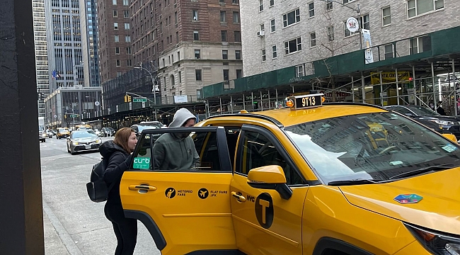 Eylem Tok ve oğlu New York&#039;ta görüntülendi