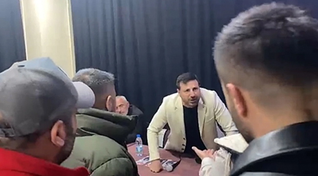 Yeniden Refah Partisi Düzce adayı Davut Güloğlu, seçim çalışması sırasında vatandaşa mikrofon fırlattı