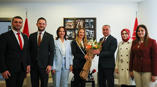 AK Parti ve CHP heyeti bayramlaştı