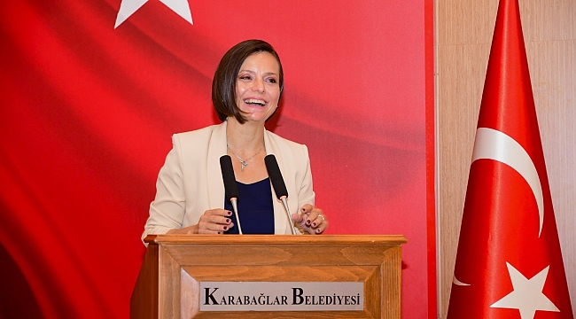 Başkan Helil Kınay, Yıldız Kenter Kültür Merkezi’nde gerçekleştirilen Karabağlar Kent Konseyi Gençlik Çalıştayı’na katıldı.