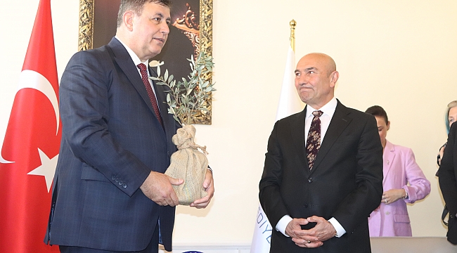 Tunç Soyer görevini Cemil Tugay&#039;a devretti!